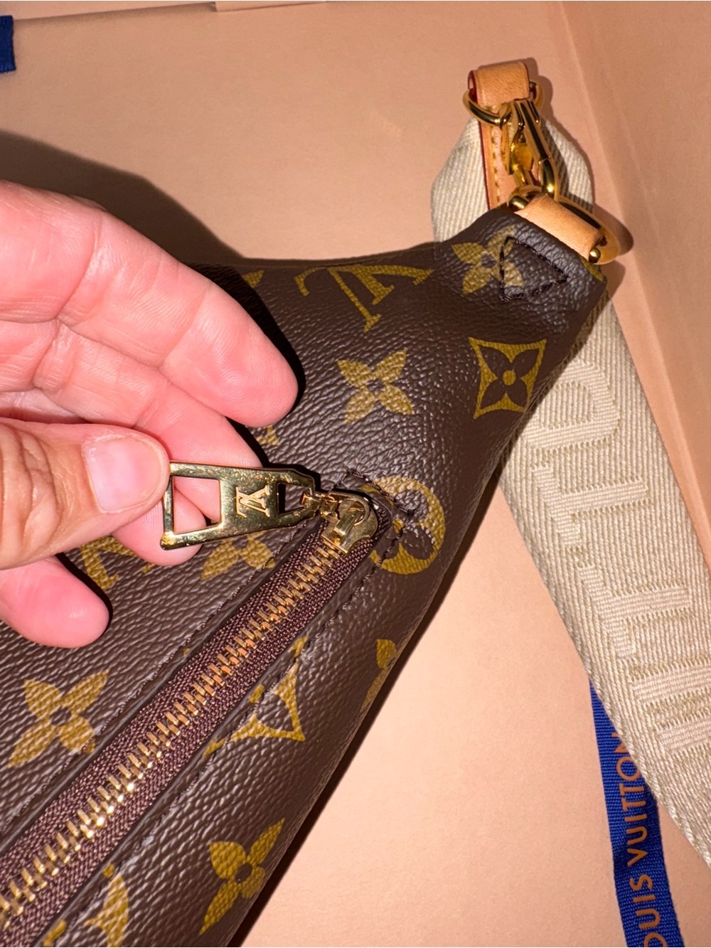 Louis Vuitton Monogram Canvas high rise Belt bum Bag in Brown and Tan monogram - Picture 7 of 9